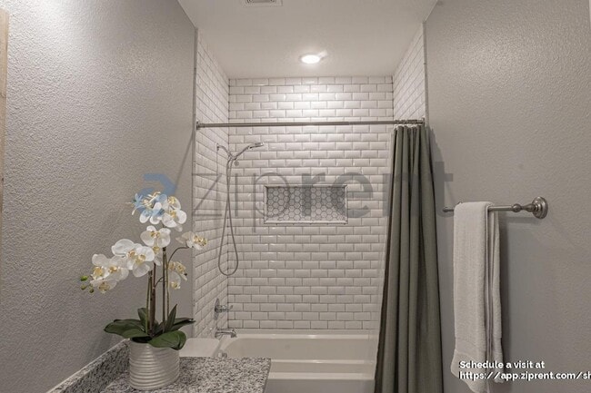 Building Photo - 1100 Redbrick Ln