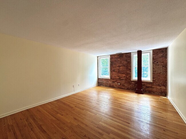 Building Photo - 362 Granville Rd