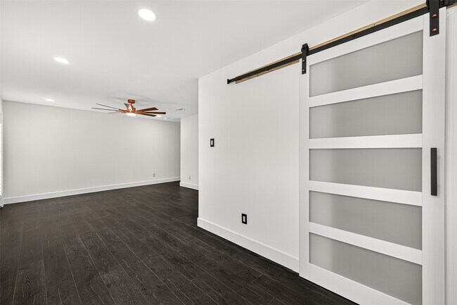Building Photo - 600 Wilcrest Dr