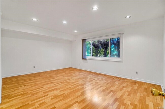 Building Photo - 16922 Oak View Dr