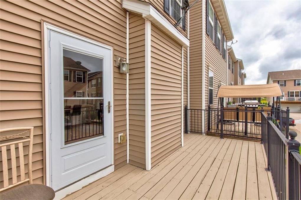 Building Photo - 1012 NE Kamies Ln