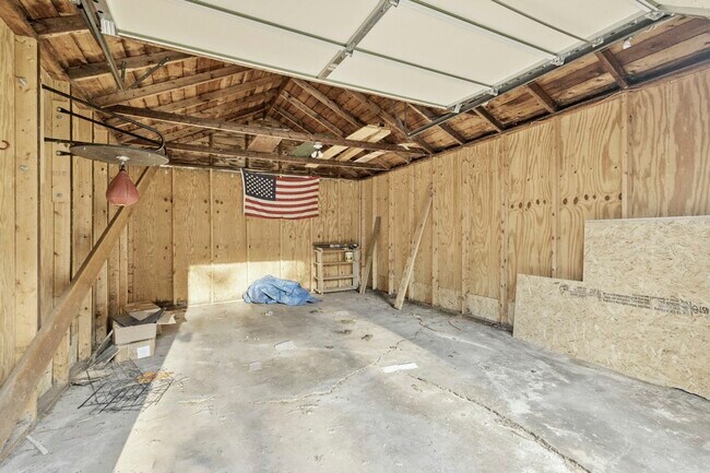 Building Photo - 3836 Woodmont Rd