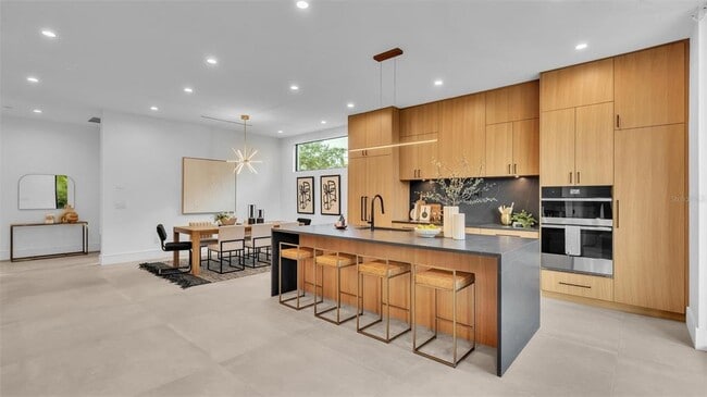 Building Photo - 3010 W Trilby Ave