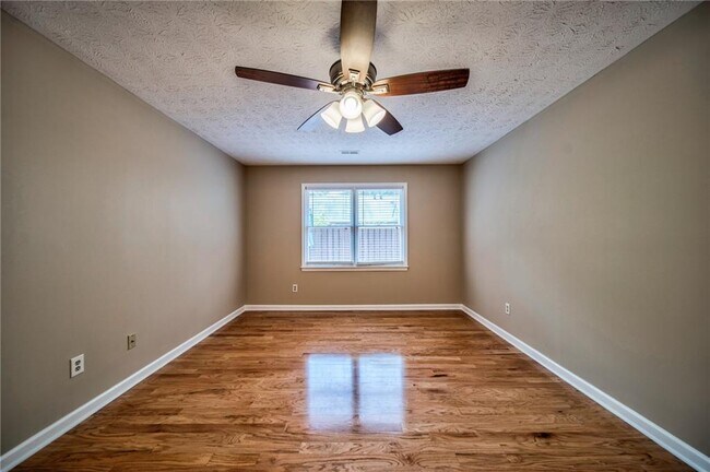 Building Photo - 215 Arbor Wy