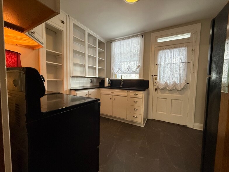 Kitchen - 40 W Tompkins St