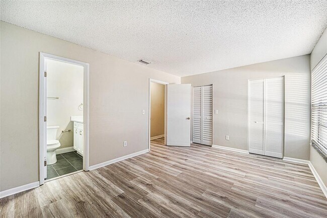 Building Photo - 10315 Fernbrook Ln