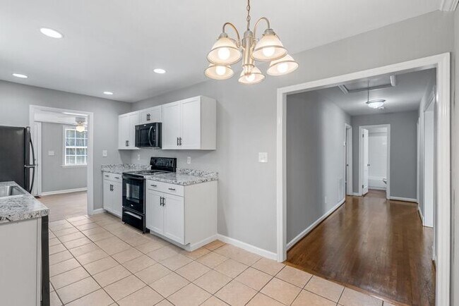 Building Photo - Updated Home with Hardwood Floors, LR & De...