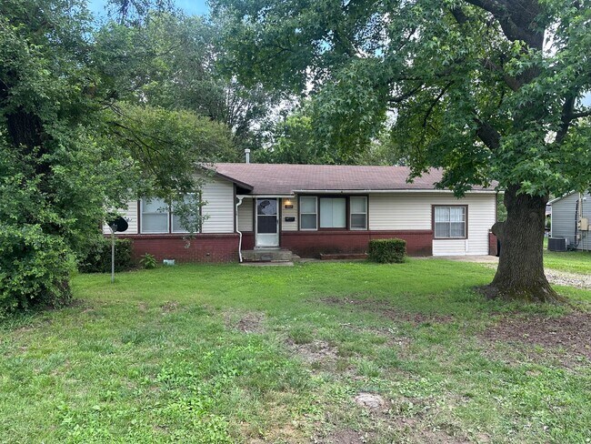 Building Photo - 1007 Mayes Ave