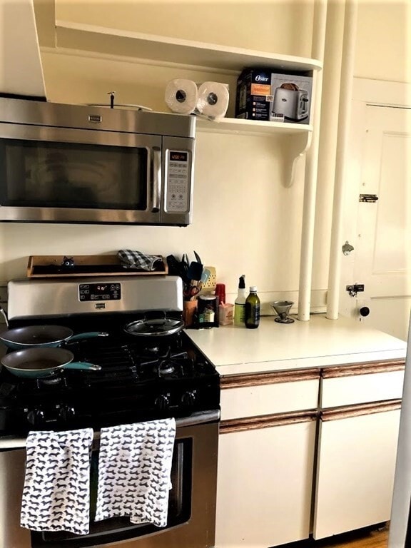 Building Photo - 32 Shepard St