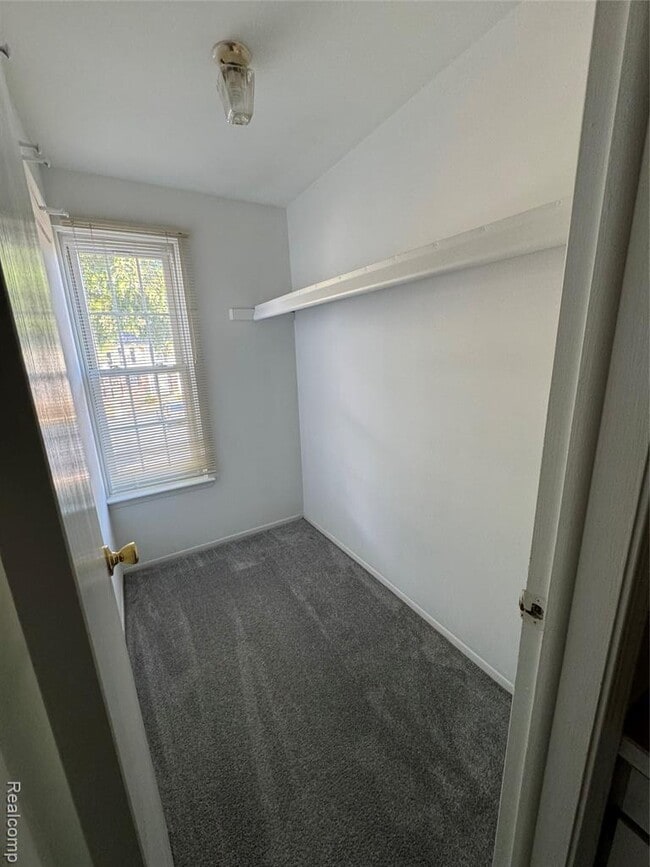 Building Photo - 36311 Park Pl Dr