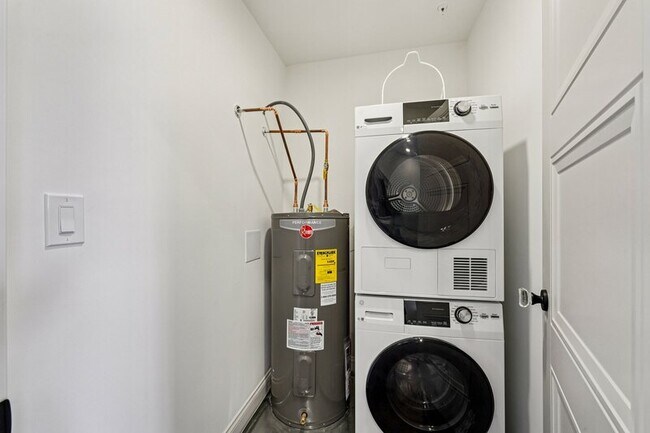 Building Photo - 401 Martin St