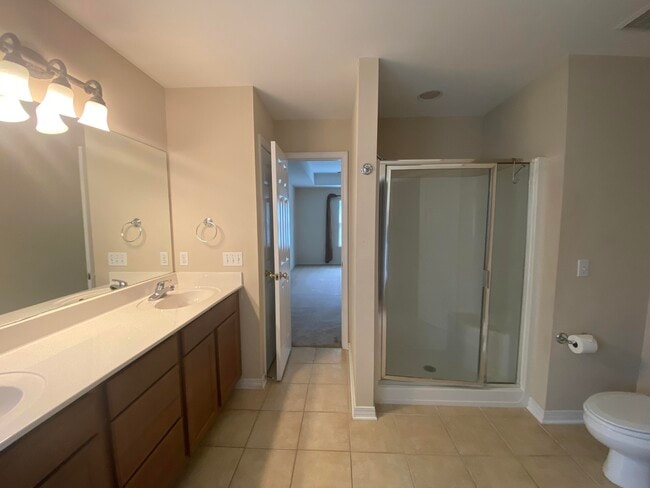 Building Photo - 2360 Crescent Rd