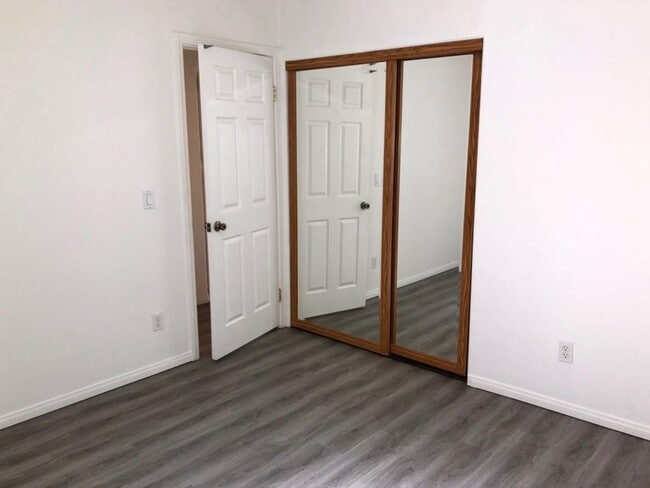 Building Photo - 2721-27 Nye St