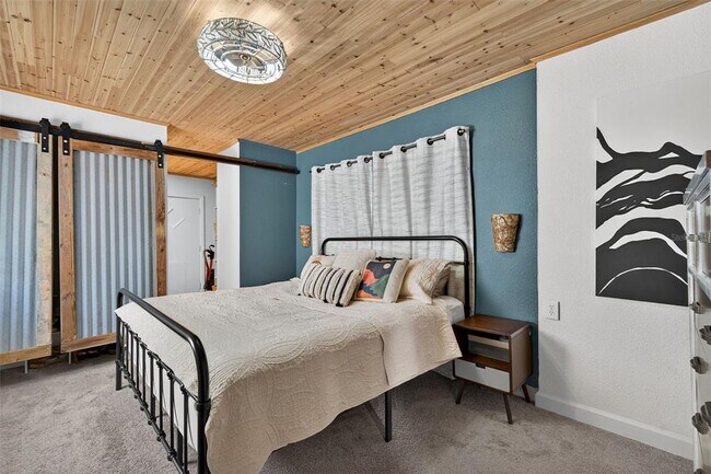 Building Photo - 2444 34th Ave N