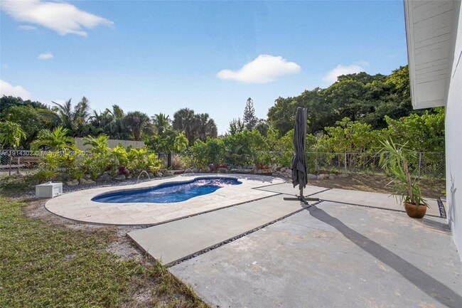 Building Photo - 11324 Palm Tree Ln