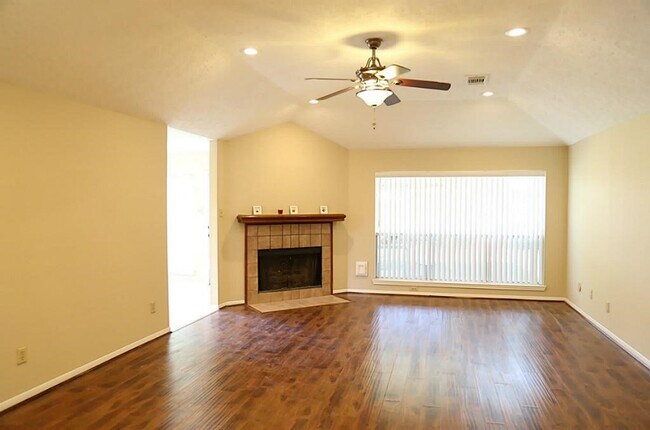 Building Photo - 2323 Manorwood St