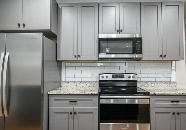 Building Photo - 1737 Arbor Hls Dr SE