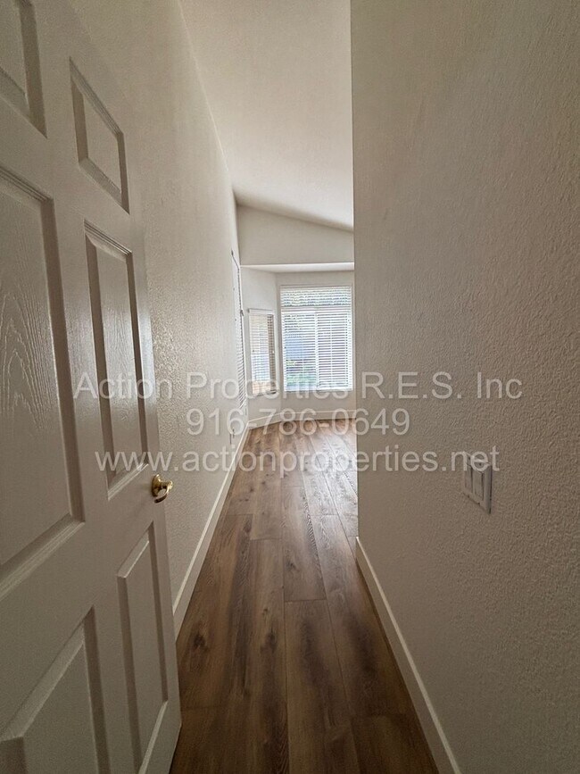 Building Photo - 6000 Buggy Whip Ln