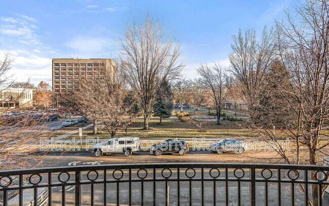 Building Photo - 323 W Jefferson St