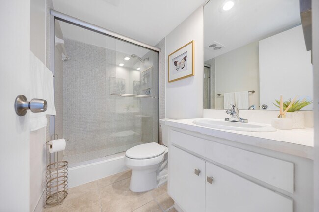 Building Photo - 575 Oaks Ln