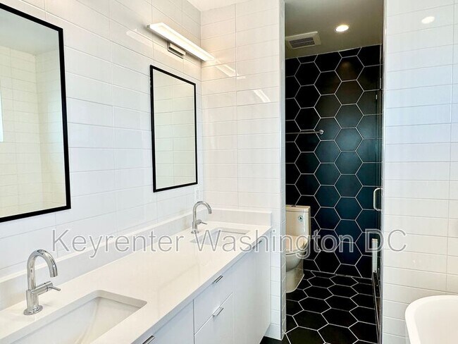 Building Photo - 1460 Belmont St NW