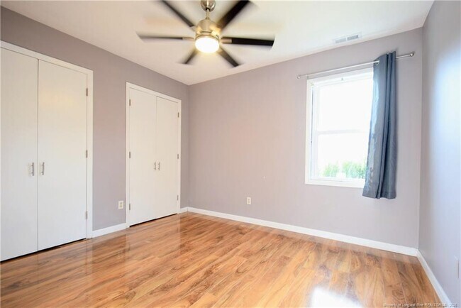 Building Photo - 733 Mosswood Ln