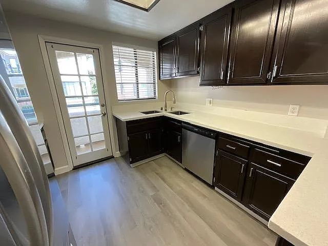 Building Photo - Updated Canyon Country Condo in Gated Community