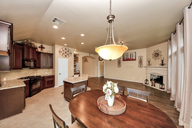 Building Photo - 4614 S Creekmont Dr
