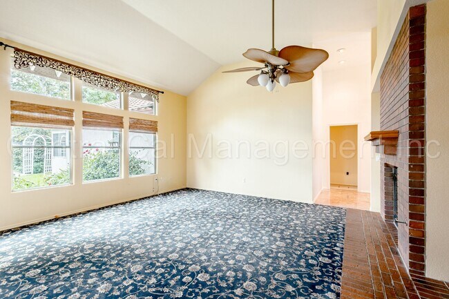 Building Photo - 4 Bedroom/2.5 Bath Home with Paid Solar an...