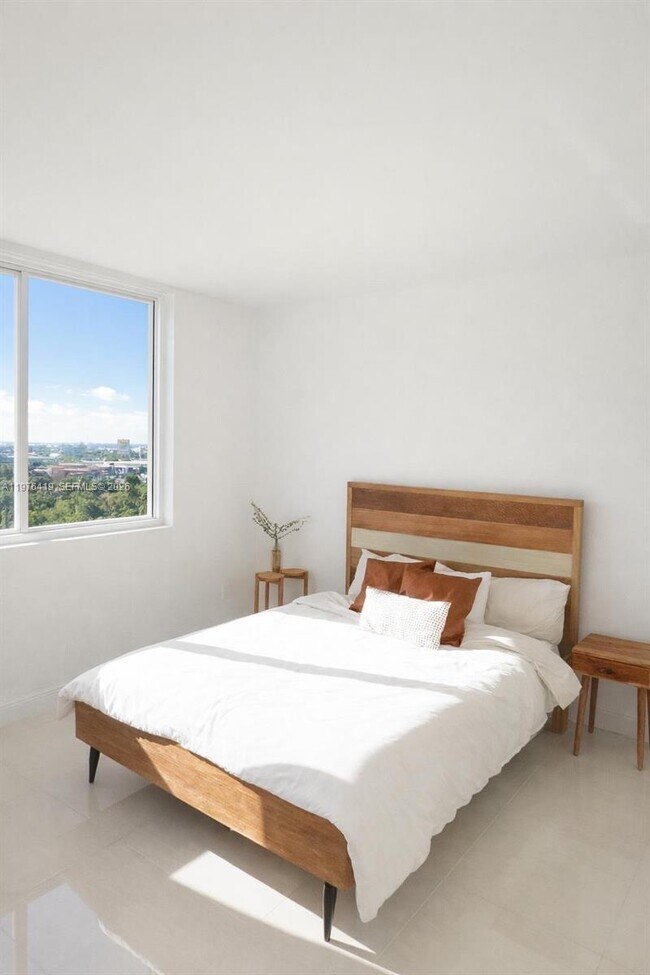 Building Photo - 1861 NW S River Dr