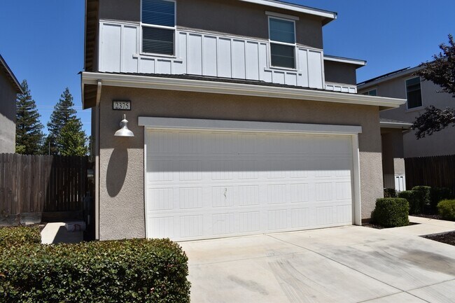 Building Photo - 2375 Explorador Dr