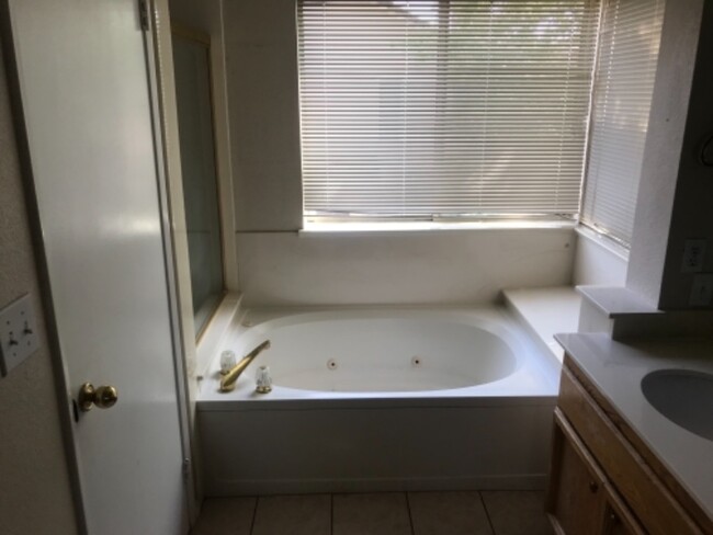 Building Photo - 4965 Parkgreen Cir
