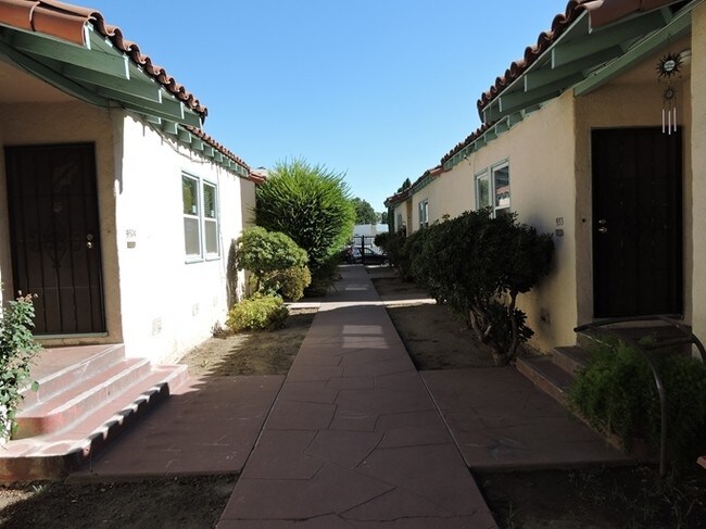 Building Photo - 931 E Divisadero St