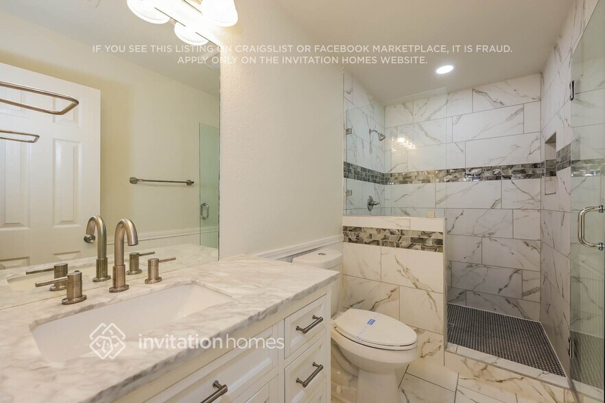 Building Photo - 215 Equestrian Dr