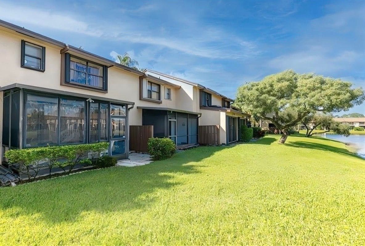 Building Photo - 3950 Cocoplum Cir