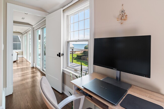 Building Photo - 187 Dolphin Cove Quay