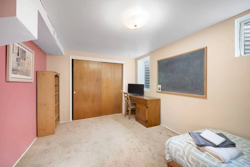 Building Photo - 5904 S Columbine Way