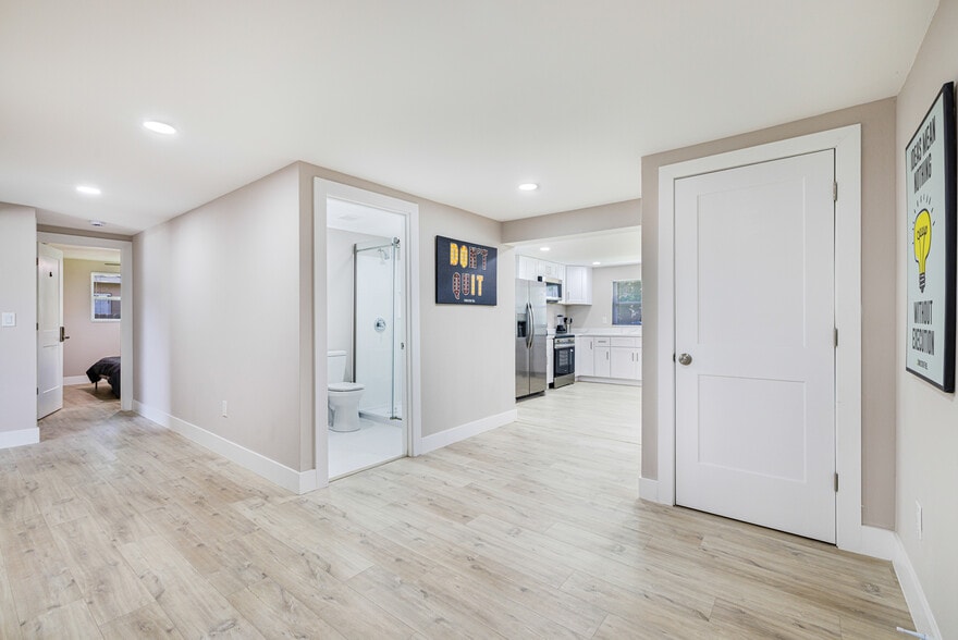 Building Photo - 1840 Bluebird Ln