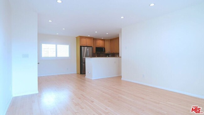 Building Photo - 9005 Cynthia St