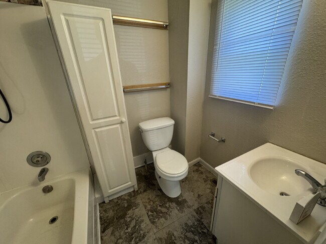 Building Photo - 201 Eastman Ave