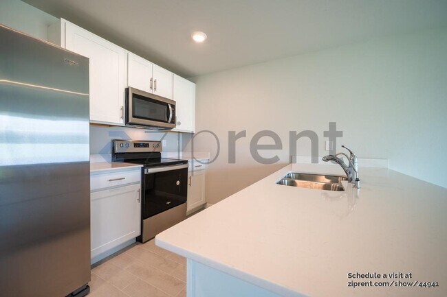 Building Photo - 2830 NW 18th Pl
