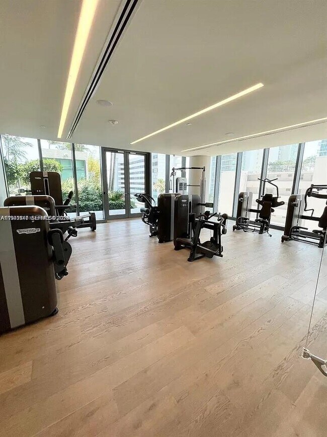 Building Photo - 650 NE 32nd St