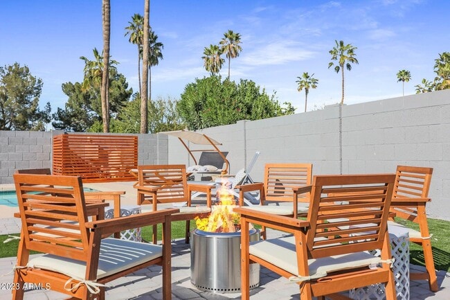 Building Photo - 421 Lila Cir