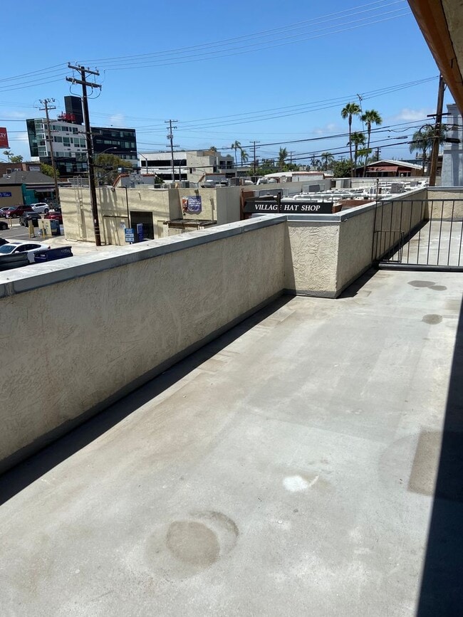 Building Photo - 3832 Fifth Ave