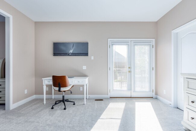 Building Photo - Short term rental available