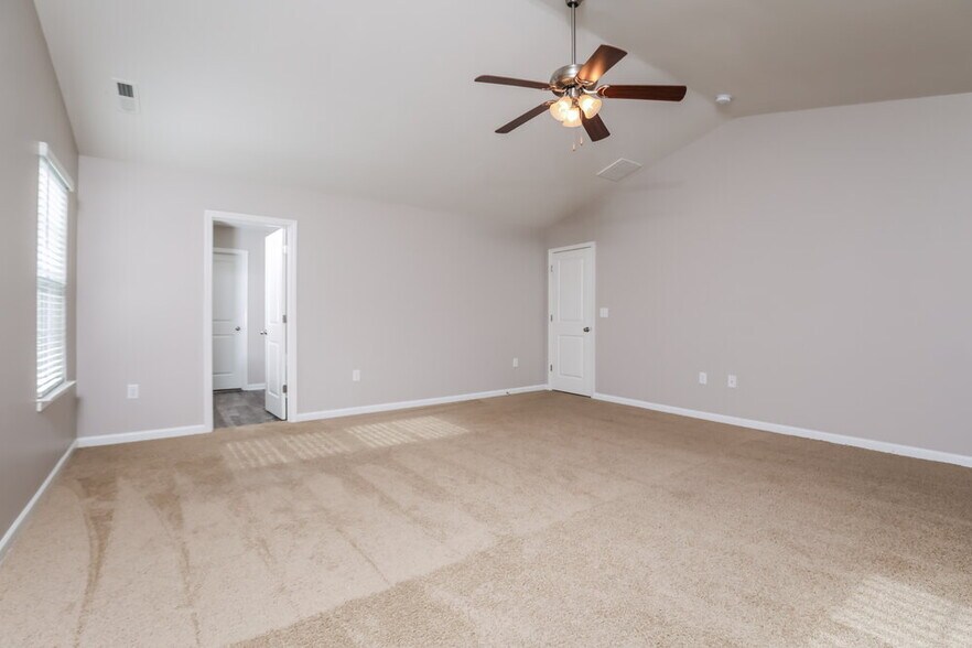 Building Photo - 6113 Watsonia Dr