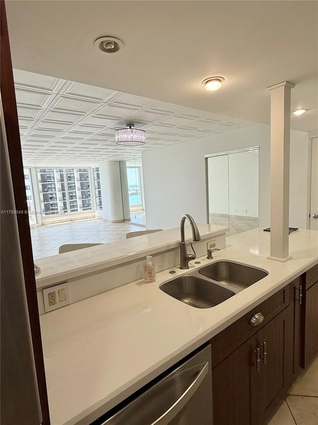 Building Photo - 1717 N Bayshore Dr