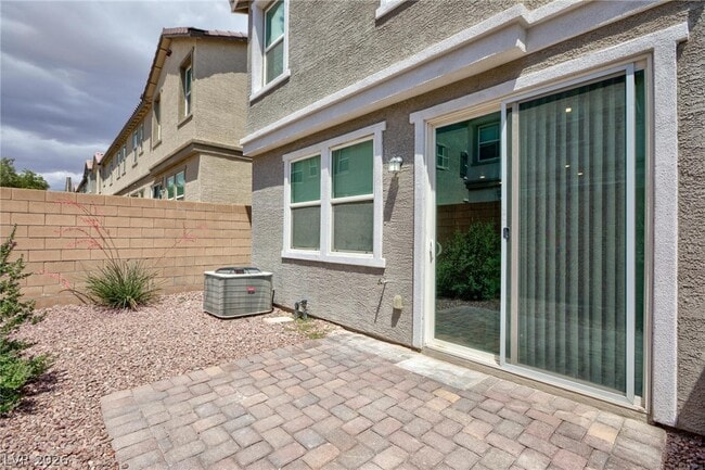 Building Photo - 5327 Lazy Breeze Ave