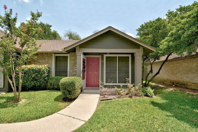Primary Photo - 1015 E Yager Ln