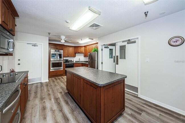 Building Photo - 7979 Sailboat Key Blvd S